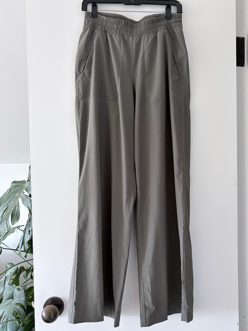 Lululemon wide leg casual pants, sage green Size 6